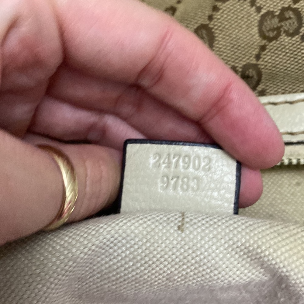 Authentic Gucci Sukey crossbody shoulder purse. - Picture 9 of 17